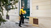 Steirische Postler und Postlerinnen stellen Pakete bis zu 31,5 Kilogramm zu.