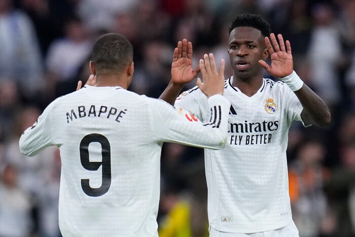 Kylian Mbappe (li.) und Vinicius Junior