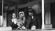 Italienische Einwanderer auf Ellis Island, New York, Sitz der Einwanderungsbehörde um 1900