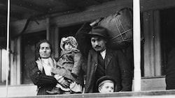 Italienische Einwanderer auf Ellis Island, New York, Sitz der Einwanderungsbehörde um 1900