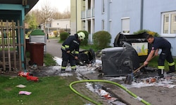 Auch Müllcontainer wurden angezündet.