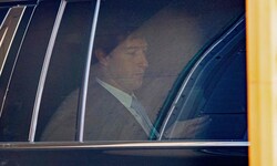 Mark Zuckerberg beim Verlassen des Gerichtsgebäudes