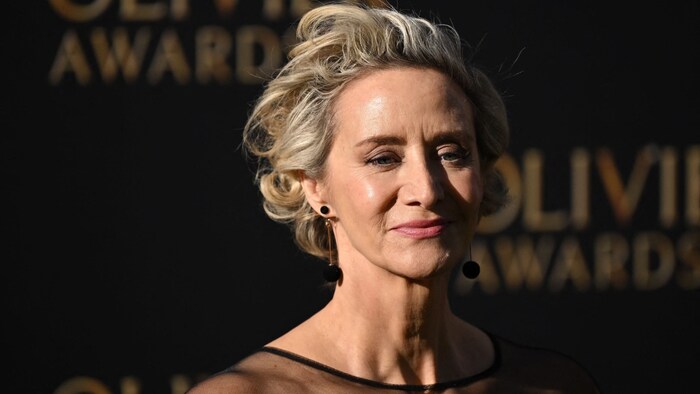 Janet McTeer spielt Professorin Minerva McGonagall.