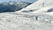 Nach der Kollision ergriff der unbekannte Skifahrer die Flucht (Symbolbild).