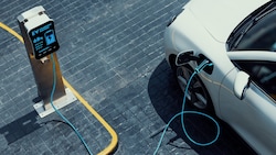 Eine Untersuchung aus den USA legt nahe, dass die in Labortests simulierten Lebensdauern von Elektroauto-Akkus nicht der Realität entsprechen. (Bild: InfiniteFlow - stock.adobe.com)