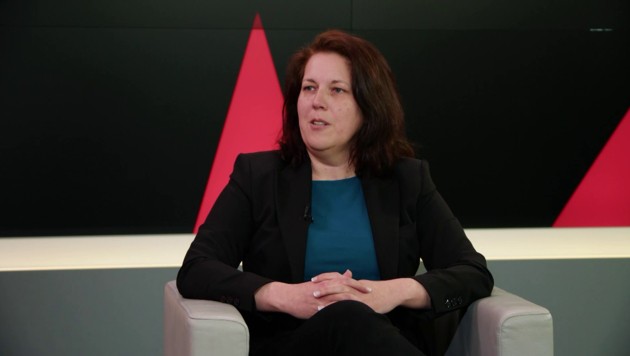 Bezirksvorsteherin Christine Dubrawatz-Widholm (Bild: krone.tv)