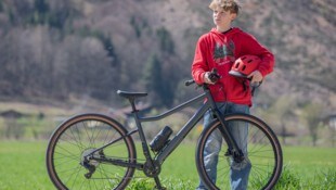 „Radkrone“-Testpilot Hanno ist vom woom Explore E Kinder- E-Bike begeistert. (Bild: Wallner Hannes)