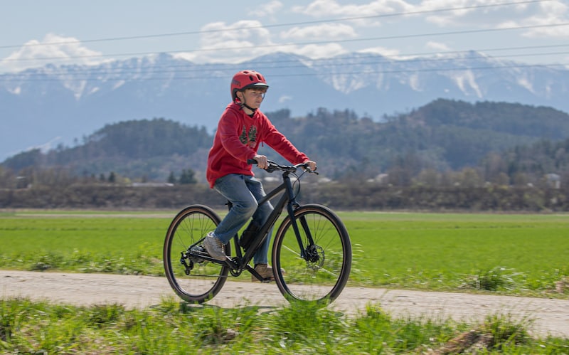 Der zwölfjährige Hanno bei seiner Testfahrt mit dem neuen woom Explore E (Bild: Wallner Hannes)