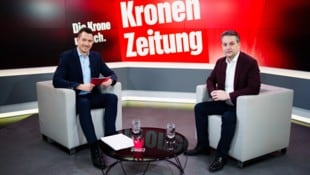Wien-Ressortleiter Michael Pommer (li.) stellte Dominik Nepp die Fragen unserer Leser. (Bild: Eva Manhart)