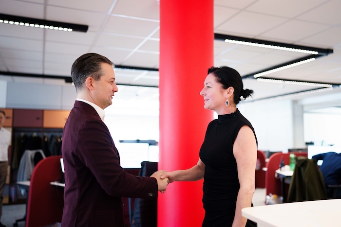 Vize-Ressortchefin Sandra Ramsauer im Gespräch mit Nepp.