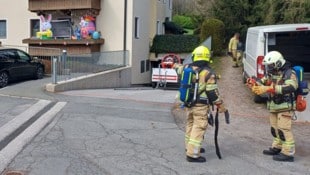 Gegen 10 Uhr wurde die Feuerwehr alarmiert. (Bild: ZOOM Tirol)