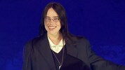 Billie Eilish verriet jetzt, welche Haarfarbe für sie „lebensverändernd“ war.