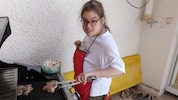 Yvonne S. (34) ist geistig und körperlich beeinträchtigt. In einer Innviertler Firma hilft sie ...