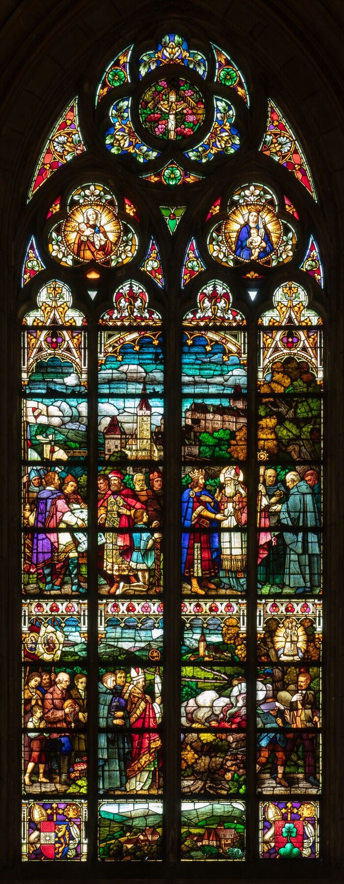 Das Fenster „Steyr, Garsten, Gleink, Frauenstein, Maria Neustift“ wird restauriert.