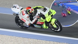 (Bild: Krone KREATIV/AP/Hussein Sayed, facebook.com/motogp)