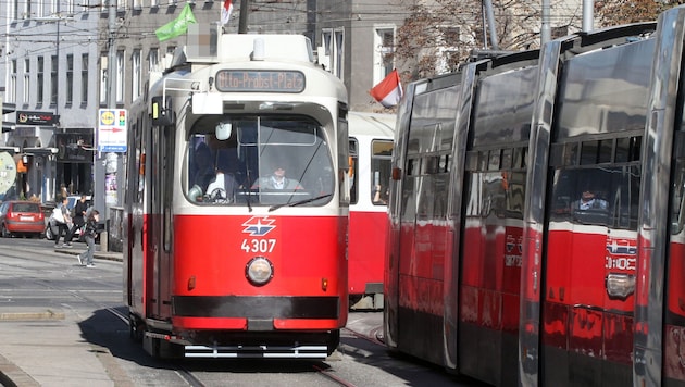 Wer heute mit Bus-, Bim, oder U-Bahn unterwegs ist, wird heute erneut von der Stimme eines Superstars überrascht (Symbolbild).