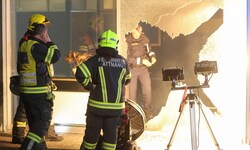 In Attnang-Puchheim wurde eine Scheibe eingeschlagen.