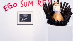 „Ich bin der König“, sprayte Metod Frlic (Slo.) bei der Eröffnung auf die Wand der Galerie (Bild: Evelyn Hronek)