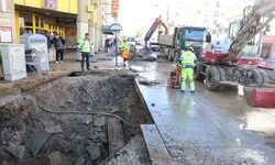 Der Wasserrohrbruch in Wien löste ein Verkehrschaos in der Früh aus.