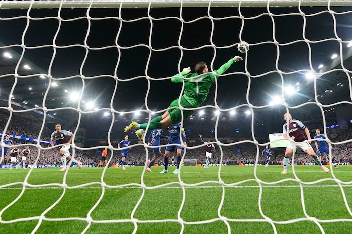 Gianluigi Donnarumma rettete Paris.
