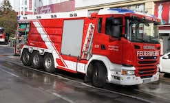 Ein Feuer ist am Mittwochnachmittag auf einem Firmengelände in Wien-Floridsdorf ausgebrochen.