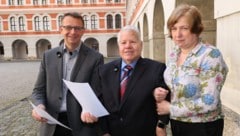 Die Steirer Franz Karner (li.) und Klaus Katzianka (mit Betreuerin Maria Gelienova) haben das Volksbegehren initiiert.  (Bild: Jauschowetz Christian)