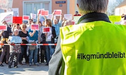 Friedlich, aber doch deutlich taten die meisten Demonstranten ihrem Ärger kund.
