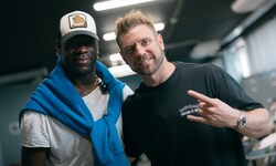 Für Star-Kicker Mario Balotelli gab es eine Backstageführung von „Masters of Dirt“-Gründer Georg ...