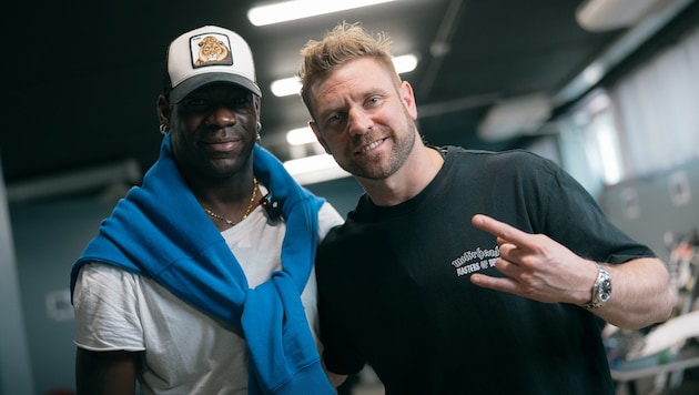 Für Star-Kicker Mario Balotelli gab es eine Backstageführung von „Masters of Dirt“-Gründer Georg Fechter. (Bild: Masters Of Dirt)