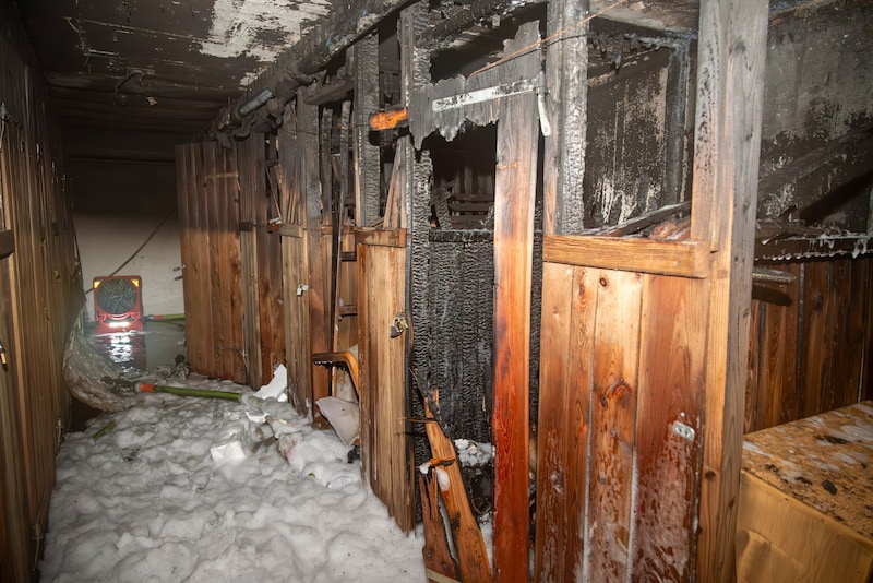 Das Feuer verwüstete mehrere Kellerabteile. (Bild: FF Wiener Neudorf)