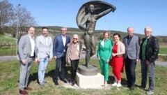 Eingeweiht: die Skulptur „Der Wind“ von Wander Bertoni. (Bild: Reinhard Judt)