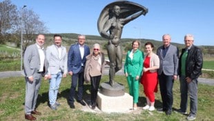 Eingeweiht: die Skulptur „Der Wind“ von Wander Bertoni. (Bild: Reinhard Judt)