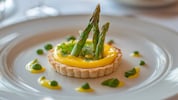 Diese Tartelette ist ein kleines Kunstwerk der Saison: leicht, frisch und raffiniert. (Bild: fivan - stock.adobe.com)