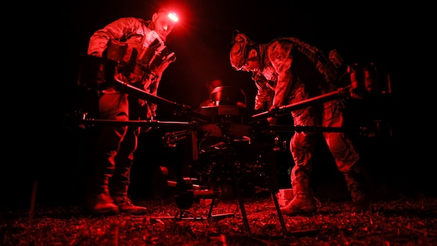 Die Dänen erhoffen sich Einblicke in die ukrainische Kriegsführung. (Bild: AP/Ukrainian 24th Mechanized brigade)