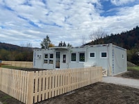 Teile des Kindergartens sind in Ebenau im Container untergebracht. (Bild: Gemeinde Ebenau)