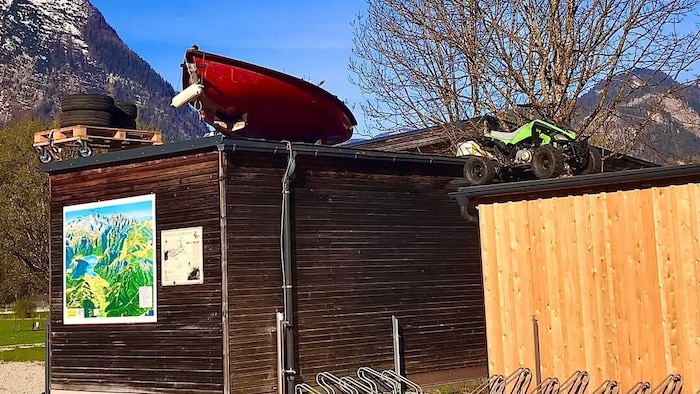 Zu Wasser, zu Lande und nun in der Luft – alles mit Rollen „fliegt“. Abbauen darf der Besitzer ...