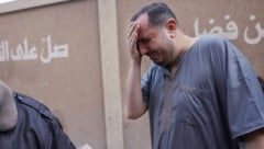 Ein Palästinenser trauert um seine Familienangehörigen. (Bild: AFP/BASHAR TALEB)