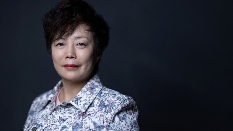 BYD-Vizepräsidentin Stella Li wurde als erste Frau zur World Car Person of the Year gewählt. (Bild: AFP/AFP or licensors)