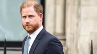 Prinz Harry soll von seinem Vater ignoriert werden. Briefe und Anrufe blieben laut Insidern zuletzt unbeantwortet.  (Bild: AFP/HENRY NICHOLLS)