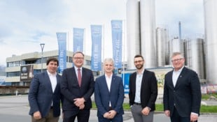 Die Verantwortlichen von Berglandmilch, Tiwag und MCI sind zufrieden mit dem Ergebnis des Pilotprojekts.  (Bild: Berglandmilch/Vandory)