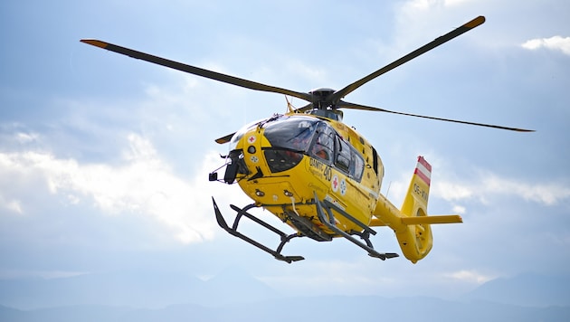 Der Mann wurde mit dem Rettungshelikopter in Krankenhaus geflogen. (Symbolbild)