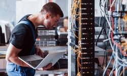 Ein Studium ist in der IT zwar hilfreich, aber nicht obligat: Es ist nicht unüblich, sich mit ...
