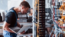 Ein Studium ist in der IT zwar hilfreich, aber nicht obligat: Es ist nicht unüblich, sich mit ...