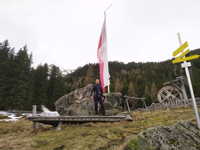 Die Tiroler Fahne darf bei der Milderaunalm natürlich nicht fehlen.
