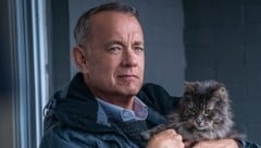 Tom Hanks als sympathisch-grantelnder Bürger Otto, dessen Leben von einem Tag auf den anderen auf den Kopf gestellt wird. (Bild: ORF)