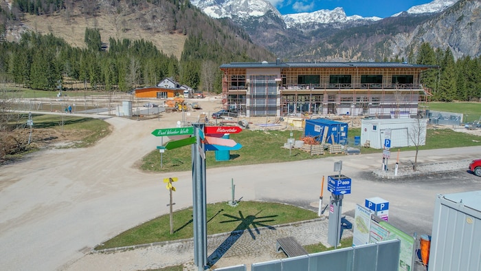 In Hinterstoder begleiten heftige Proteste den Bau des Camping-Resorts.