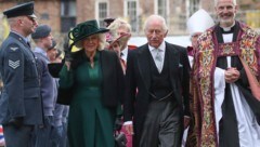 König Charles nahm mit Königin Camilla am Gründonnerstag am Gottesdienst in der Kathedrale von Durham teil. (Bild: APA/AP Photo/Scott Heppell)