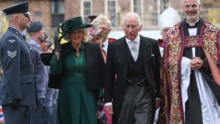 König Charles nahm mit Königin Camilla am Gründonnerstag am Gottesdienst in der Kathedrale von Durham teil. (Bild: APA/AP Photo/Scott Heppell)