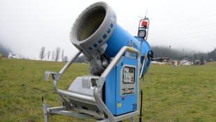 Die Schneekanonen befinden sich derzeit in der Sommerpause (Symbolbild). (Bild: APA/BARBARA GINDL, Krone KREATIV)