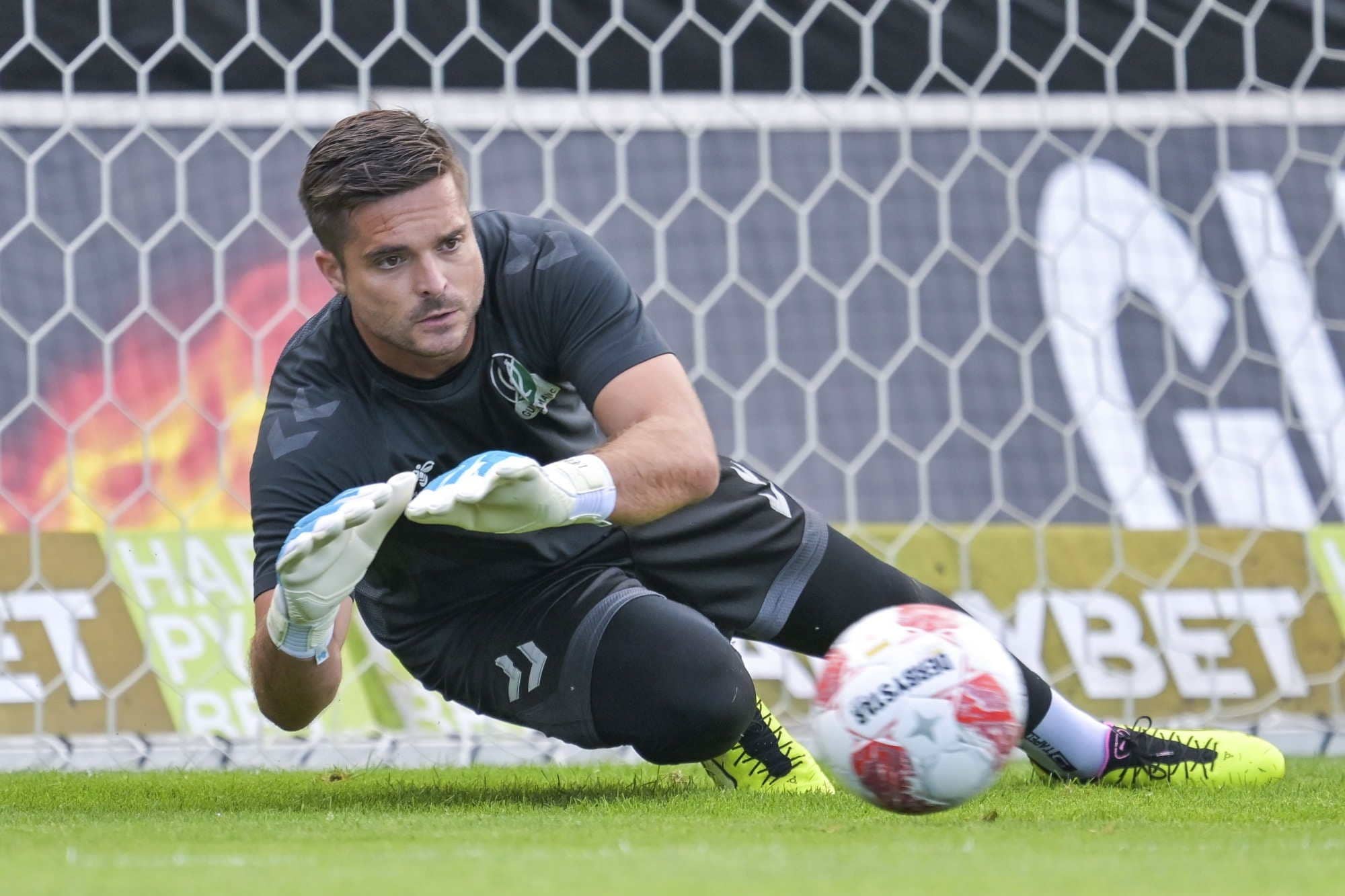 Kicker lieber im Hotel - Abstimmung endet mit Desaster für ...